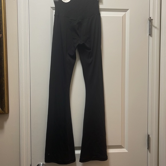NWT $55R AE Aerial Offline Real Me Smocked Waist Super Flare Leggings. Size M. - Picture 10 of 11